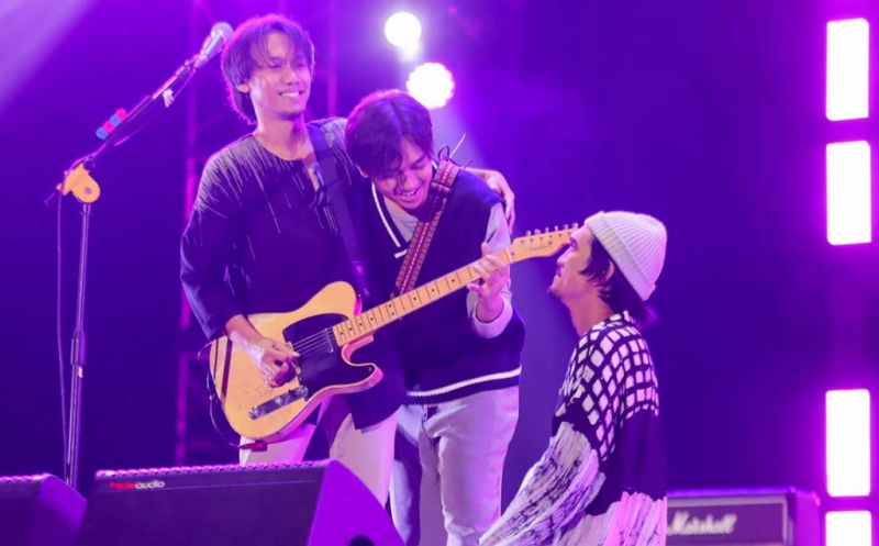 Foto-Foto Band Sheila On 7 Sukses Bikin Baper Penggemarnya di Konser Tunggal Tunggu Aku di Jakarta