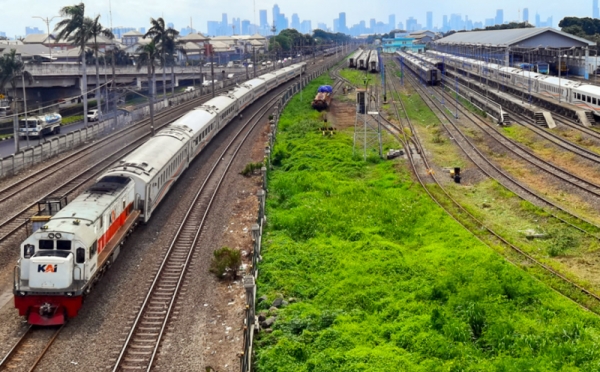 Mengintip Depo Lokomotif Cipinang Tempat Perawatan Kereta Terbesar Di ...