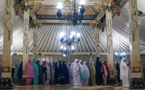 Pelaksanaan Sholat Tarawih Pertama Di Masjid Gedhe Kauman Yogyakarta 0