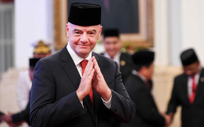 Pakai Peci, Presiden FIFA Gianni Infantino Dapat Bintang Jasa Pratama dari Presiden Jokowi