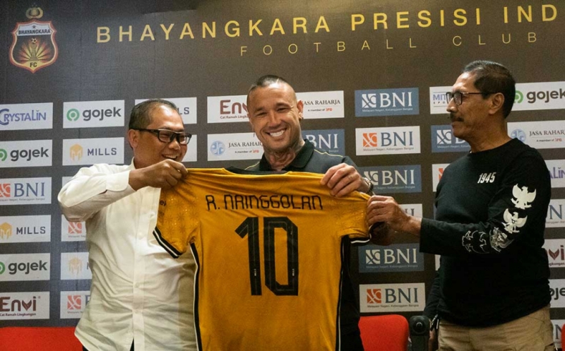 Resmi Berseragam Bhayangkara FC Segini Nilai Kontrak Radja Nainggolan