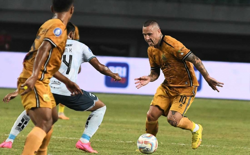Aksi Radja Nainggolan Bersama Bhayangkara Presisi Indonesia Kalahkan Persita Tangerang