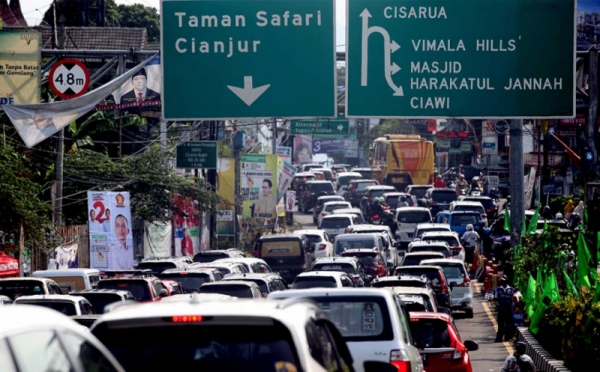 Libur Natal Jalur Wisata Puncak Macet Panjang 0 Foto Okezone Foto