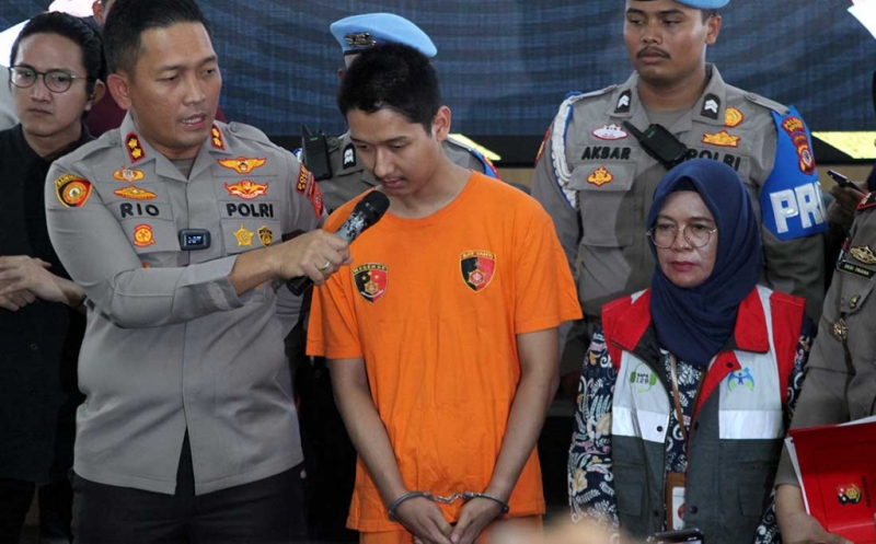 Ini Tampang Suami Cut Intan Nabila Memakai Baju Tahanan