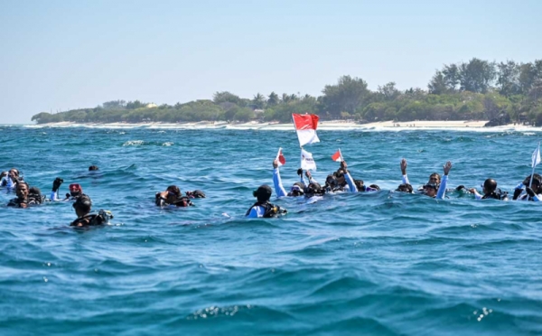 Pengibaran Bendera Merah Putih di Gili Trawangan