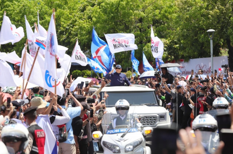 Naik Maung Garuda, Presiden Prabowo Sapa Warga di Bundaran Hotel Indonesia