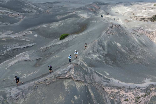 700 Peserta Ikuti Lari Lintas Alam BTS100 Ultra di Kawasan Bromo