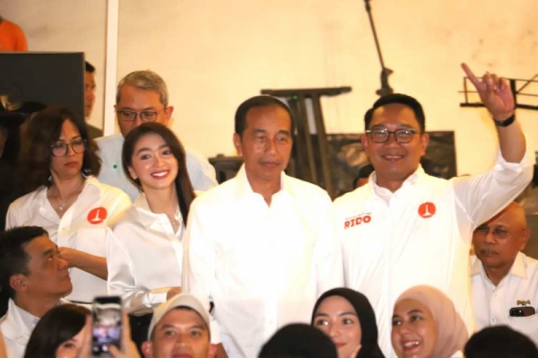 Bersama Jokowi, Cagub Ridwan Kamil Temui Relawan dari KIM Plus