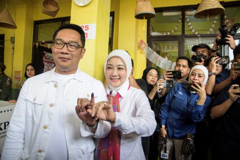 Cagub Jakarta Ridwan Kamil Nyoblos di TPS 23 Ciumbuleuit Bandung