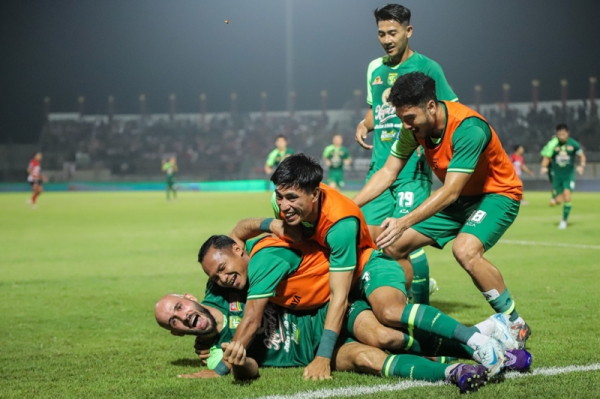 Persebaya Menang Tipis Atas Madura United Fc Foto Okezone Foto