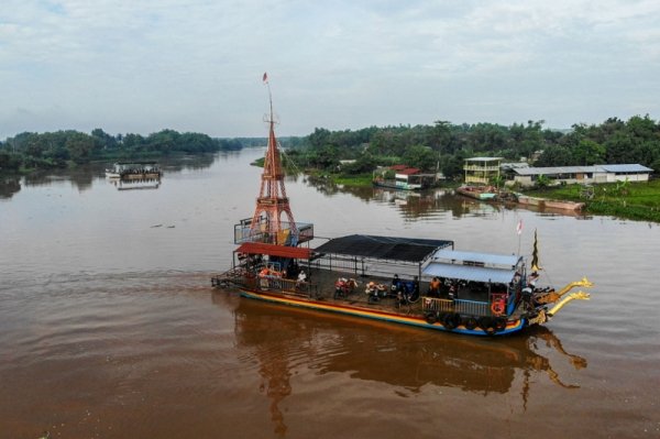 perahu-penyeberangan-nganjuk-jombang-raup-omzet-rp24-juta-per-bulan