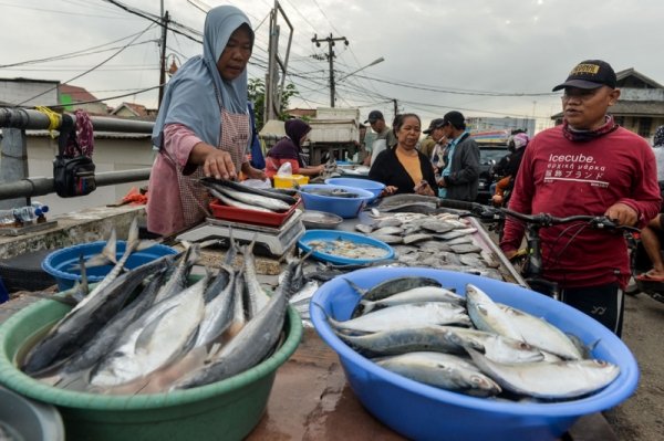 Pasar Ikan Karangantu Ramai, Pasokan Perikanan Dipastikan Aman Saat Libur Akhir Tahun