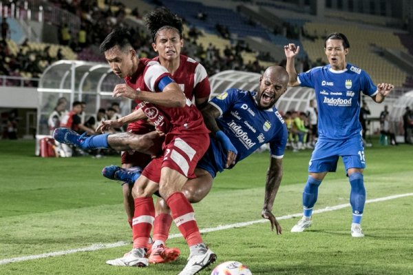 persib-bandung-raih-kemenangan-1-0-atas-persis-solo-di-stadion-manahan