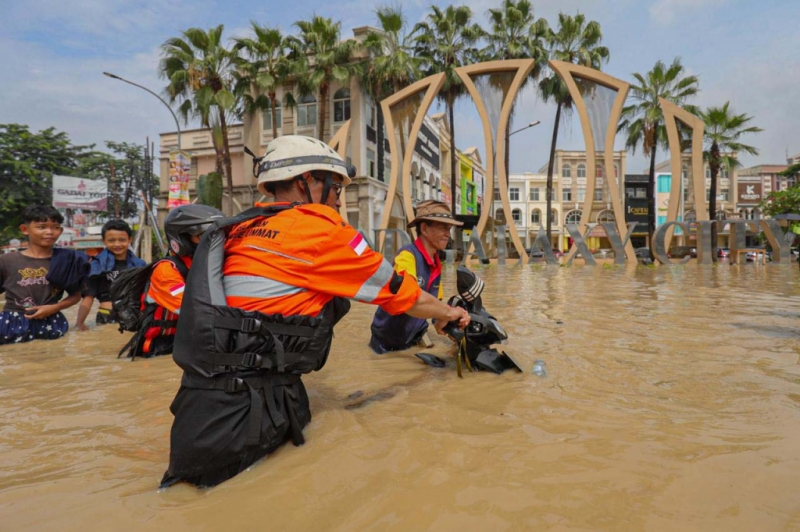 Potret Pertokoan Grand Galaxy Park Bekasi Terendam Banjir
