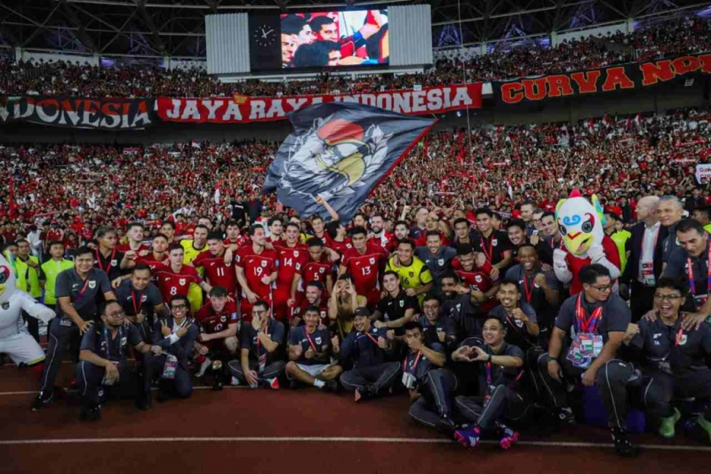 Ribuan Supporter Timnas Indonesia Penuhi Stadion Utama Gelora Bung Karno