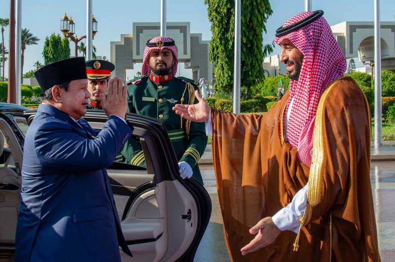 Pangeran MBS Sambut Hangat Presiden Prabowo Subianto di Istana Al-Salam. (Foto: Biro Pers Istana)