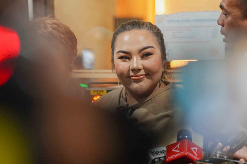 Tampang Lisa Mariana usai Jalani Tes DNA di Bareskrim 