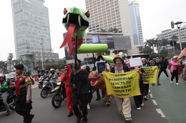 Aktivis Gelar Aksi Draw The Line, Tuntut Partisipasi Publik dalam Kebijakan Iklim