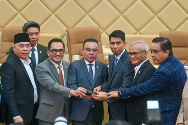 Bahtra Banong Resmi Pimpin Panja RUU Pemilu di Kompleks Parlemen (2)