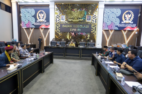 Desakan Hak Angket Gibran Dibawa ke Senayan oleh Aliansi Masyarakat (4)