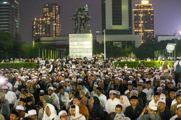 Lautan Jemaah Penuhi Monas Gelar Doa Bersama untuk Negeri (4)