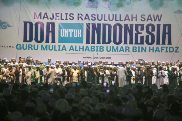 Lautan Jemaah Penuhi Monas Gelar Doa Bersama untuk Negeri (2)