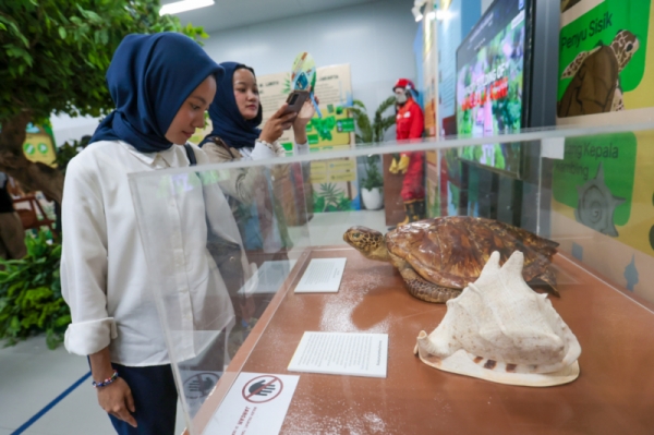 Eksplorasi Ekosistem Hutan di Dalam Stasiun MRT Bundaran HI (2)