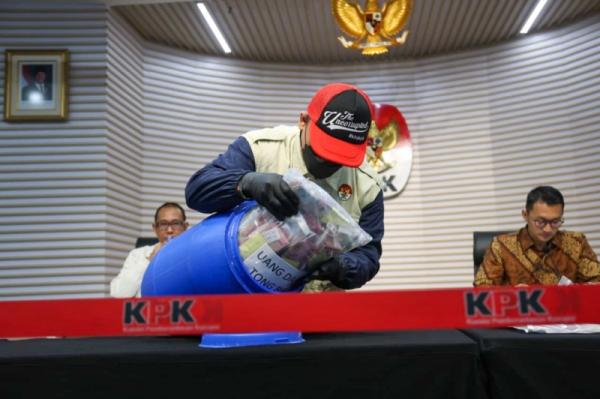 img-1