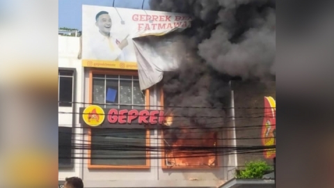 Geprek bensu kebakaran Geprek bensu kebakaran