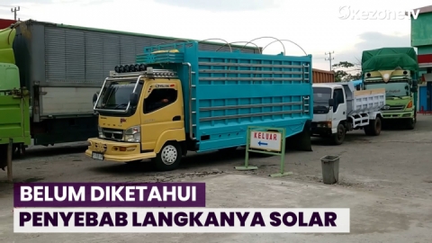 Solar Langka, Antrean Truk Mengular Hingga Ke Jalan Raya Di Jalur Trans ...