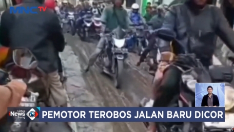 Pengendara Motor Terobos Jalan Cor Basah hingga Rusak di Cimahi