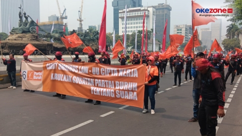 Demo Buruh di Kawasan Patung Kuda Tuntut Cabut UU Cipta Kerja