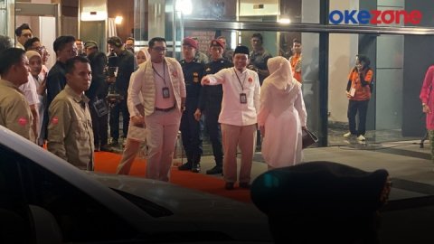 Berjoget Bersama Pendukung RIDO, Ridwan Kamil Tiba di Lokasi Debat Pilkada