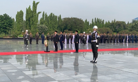 Wapres Gibran Rakabuming Pimpin Upacara Peringatan Hari Pahlawan Di TMP ...